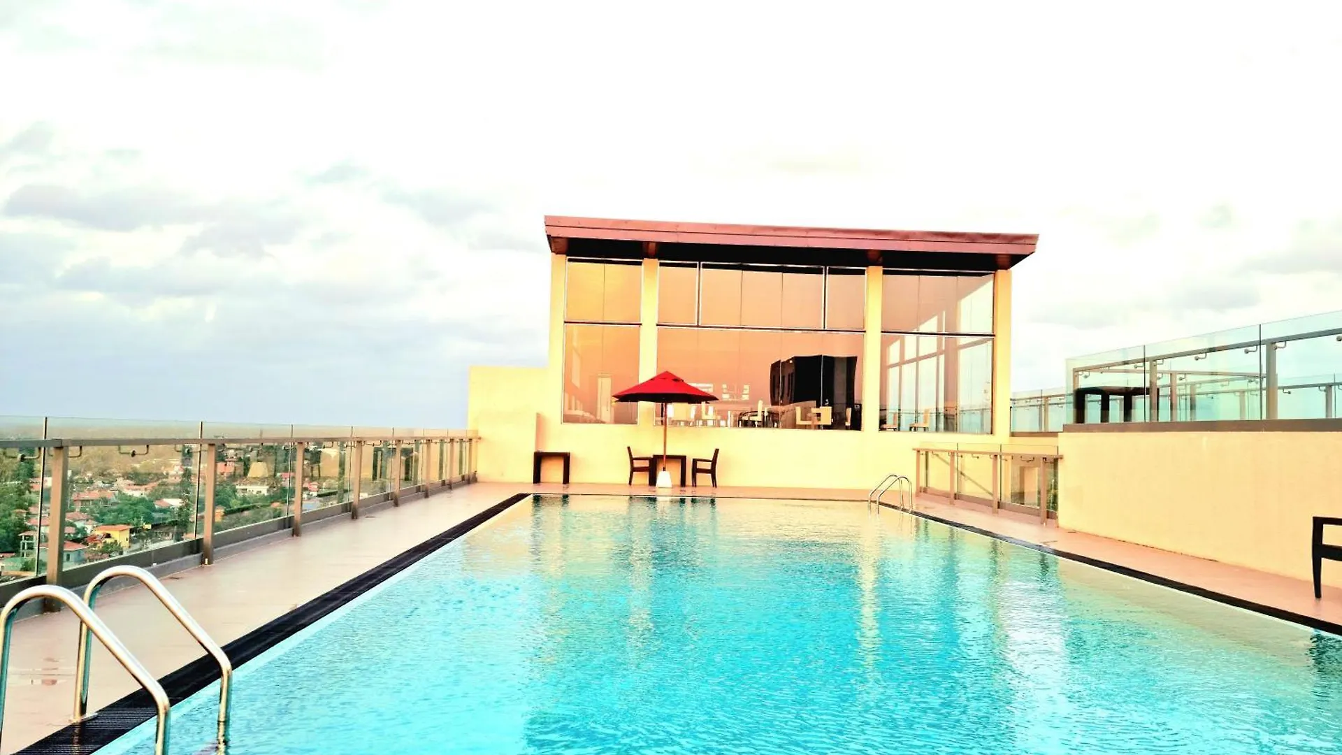 Apartment Ocean Breeze Residence- Negombo