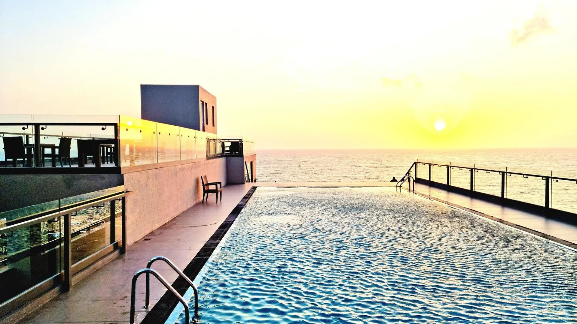 Ocean Breeze Residence- Negombo